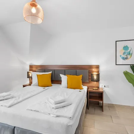 Amelie Chez Inez 博登斯边的拉多夫采尔