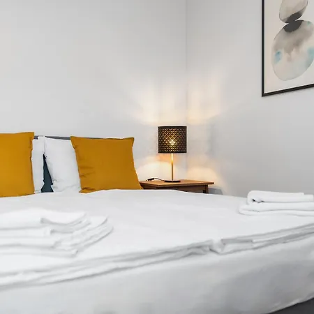 Amelie Chez Inez 博登斯边的拉多夫采尔