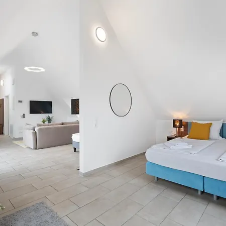 Amelie Chez Inez 博登斯边的拉多夫采尔