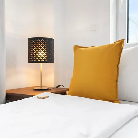 Amelie Chez Inez 博登斯边的拉多夫采尔