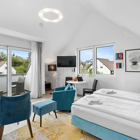 Amelie Chez Inez 博登斯边的拉多夫采尔