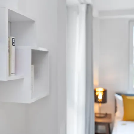 Amelie Chez Inez 博登斯边的拉多夫采尔